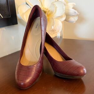 Clarks Women's Croc-Embossed Maroon Heels